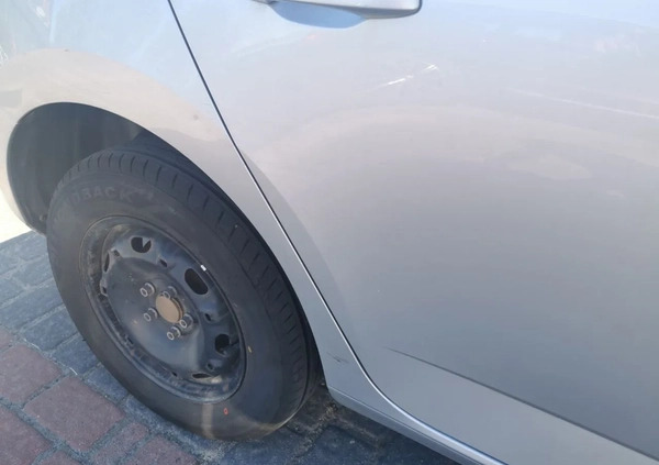 Skoda Fabia cena 27000 przebieg: 242800, rok produkcji 2019 z Katowice małe 154